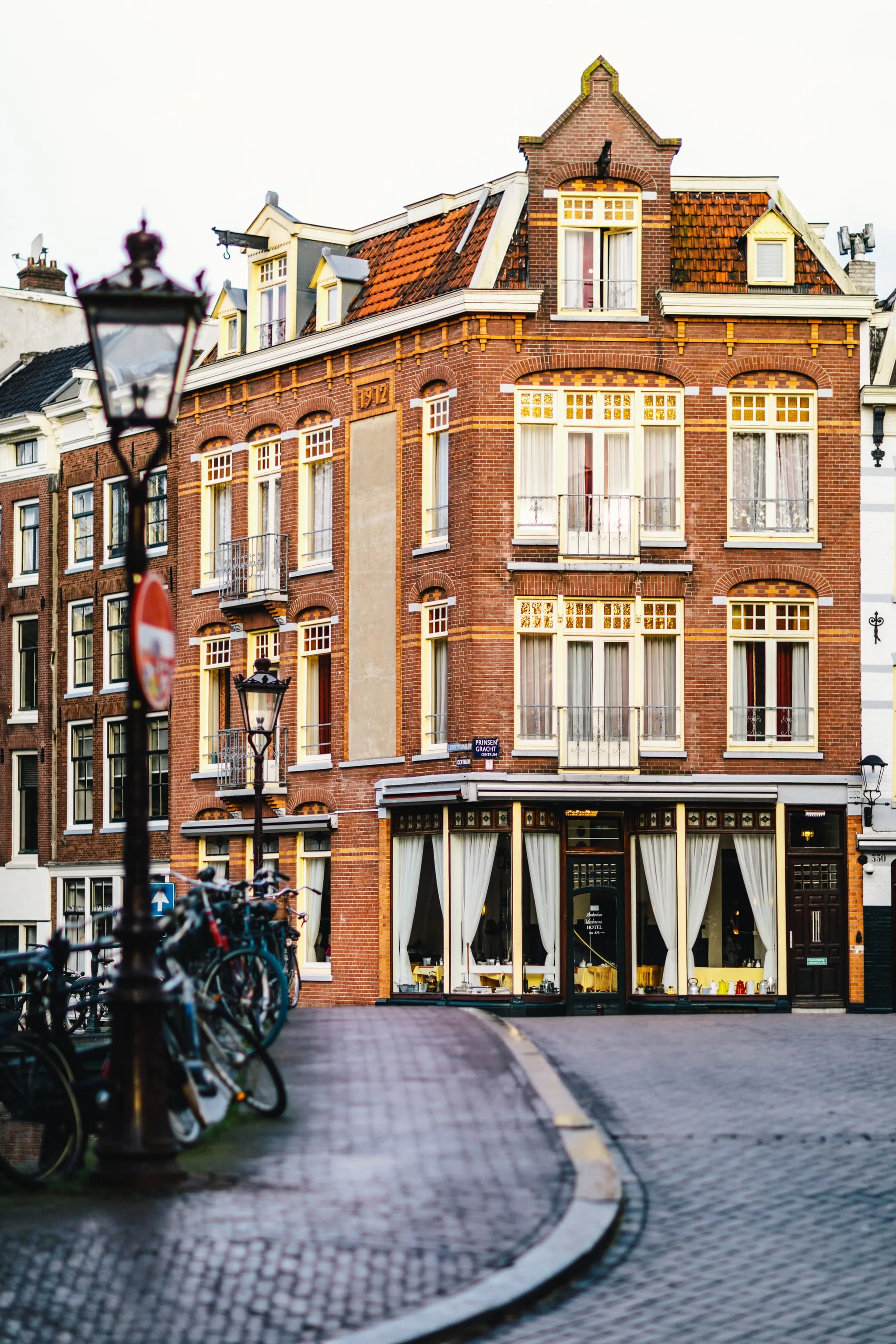 The corner building of the Wiechmann Hotel, with the restaurant on the ground floor
